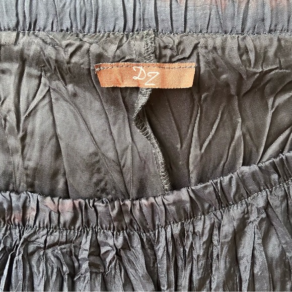 Crinkle Shark Bite Mid Length Full Skirt - Picture 6 of 8